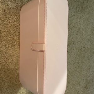 Dyson case and hairdryer attachments